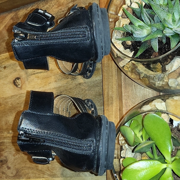 B.O.C Sandals - Picture 4 of 4